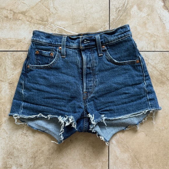 Levi’s 501 High Rise Shorts - Medium Wash - Picture 4 of 7